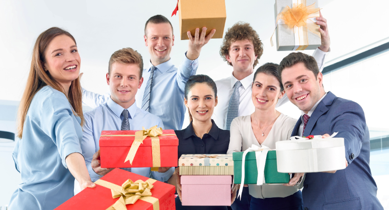 GIFT GIVING IN THE OFFICE - etiquette and manners for modern real life