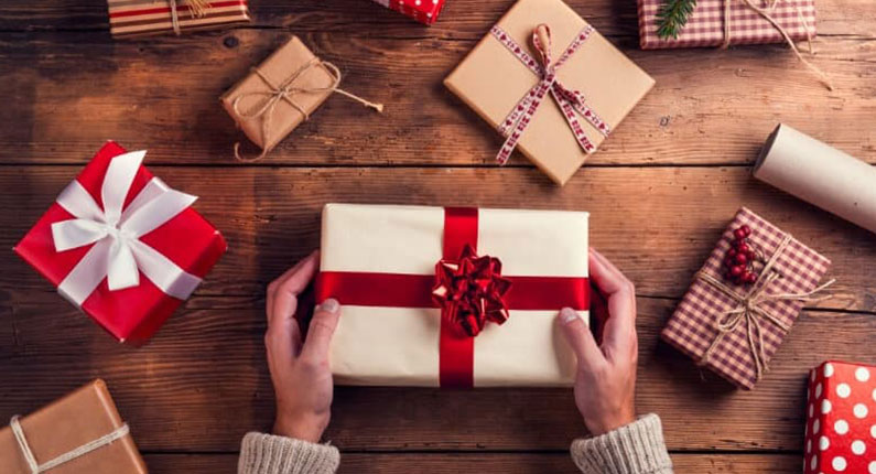 CHRISTMAS GIFT ETIQUETTE - YOUR QUESTONS ANSWERED